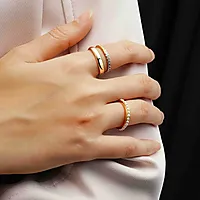 Bilde nummer 4 av Ring i 925 forgylt sølv med skjellperler