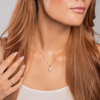 Bilde nummer 2 av Kløver smykke i 925 forgylt sølv med ferskvannsperler