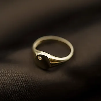 Bilde nummer 4 av Pan Jewelry, Signetring i 585 gult gull med zirkonia