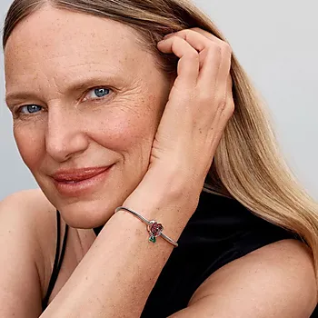 Bilde nummer 2 av Pandora Moments, Charms i 925 sølv med blinkende rose