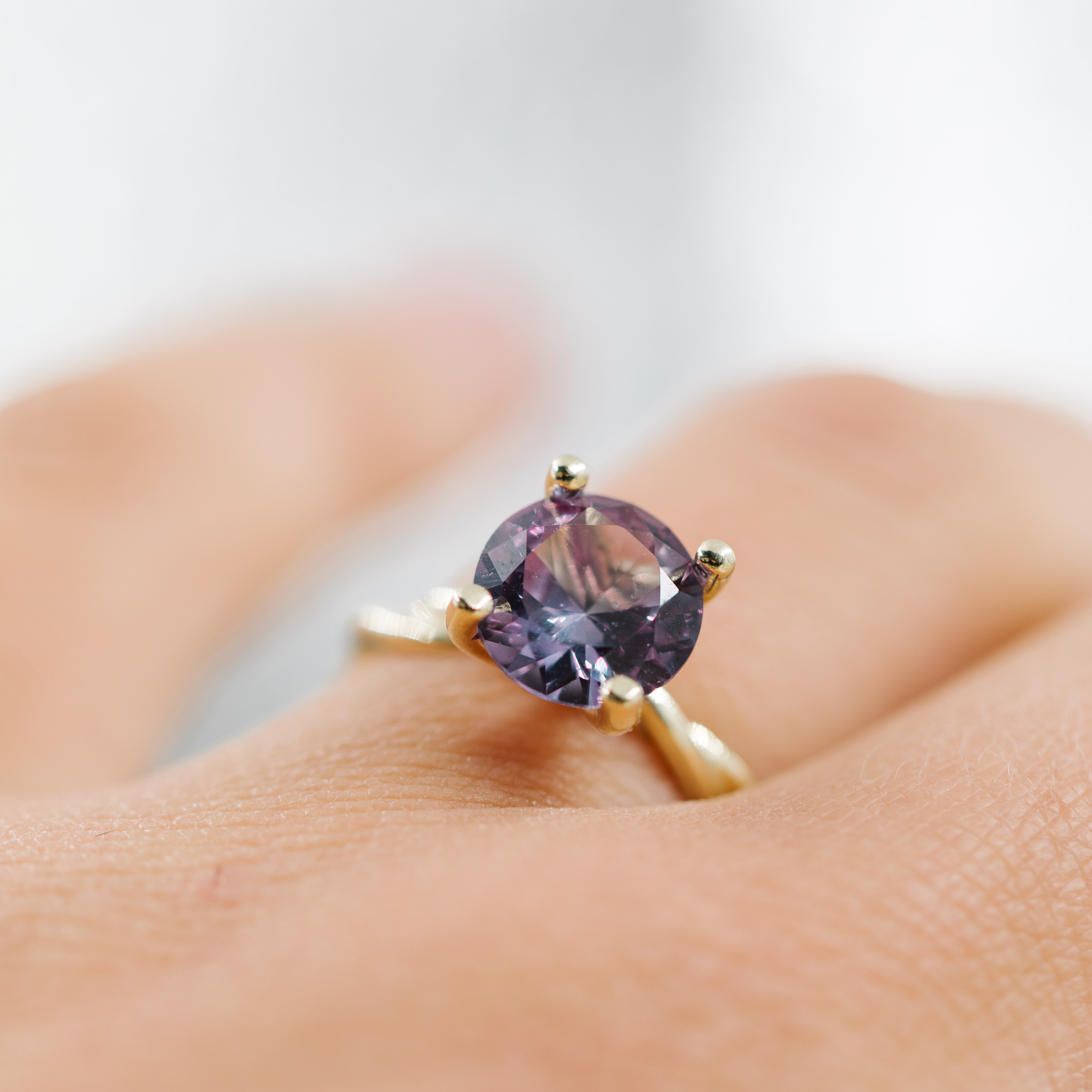Bilde nummer 2 av Pan Jewelry Drops, Ring i 585 gult gull med syntetisk Alexandritt