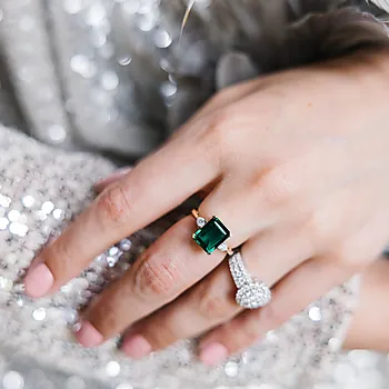 Bilde nummer 2 av Michelle diamantring i 585 gult gull 0,20 ct med hydrotermisk smaragd