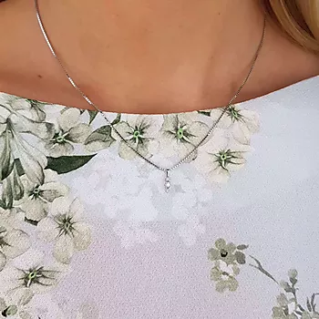 Bilde nummer 4 av Nora smykke i 375 hvitt gull med diamanter 0,08 ct