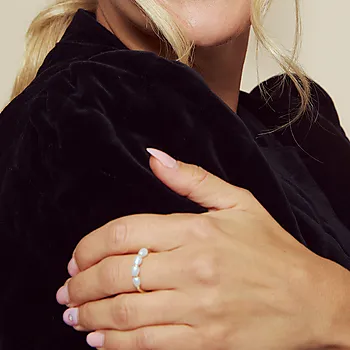 Bilde nummer 2 av Engledråper ring i 925 forgylt sølv med ferskvanssperler