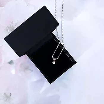Bilde nummer 4 av Olivia anheng i 585 hvitt gull med diamant 0,10 ct