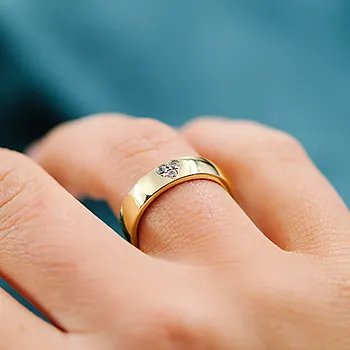 Bilde nummer 4 av Moments by Pan Jewelry, Diamantring Beloved i 585 gult gull med hjerte 0,12 CT | 5 mm bredde