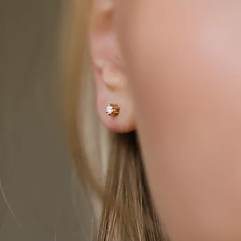 Bilde nummer 2 av Pan Jewelry, Ingrid enstensøredobber i 585 gult gull 0,10 ct