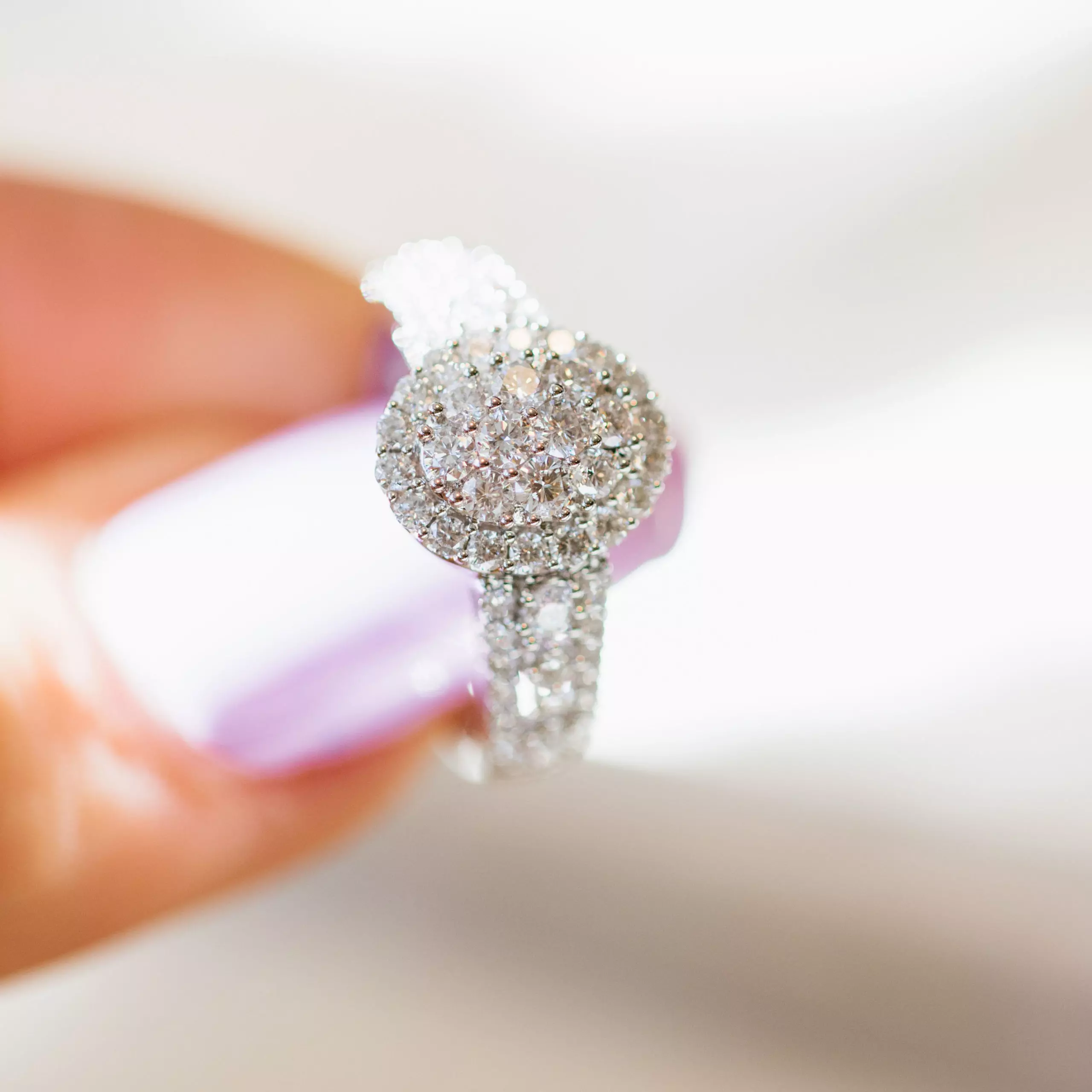 Bilde nummer 2 av Alexandra, Diamantring i 585 hvitt gull 1,12 ct