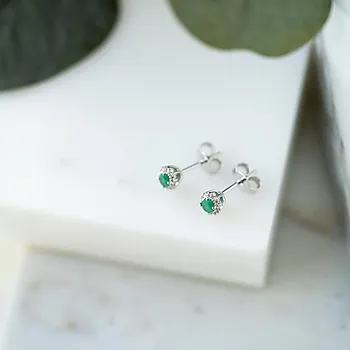 Bilde nummer 4 av Gold Collection, Øredobber i 585 hvitt gull med diamanter 0,08 ct og smaragd