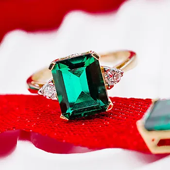 Bilde nummer 3 av Michelle diamantring i 585 gult gull 0,20 ct med hydrotermisk smaragd