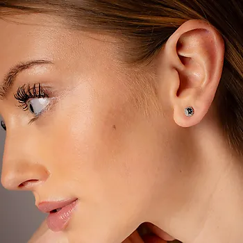 Bilde nummer 2 av Diamantøredobber i 585 gult gull 0,08 ct med topas