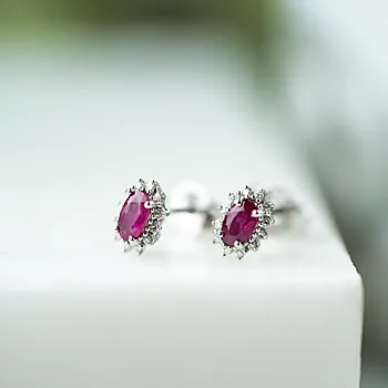 Bilde nummer 3 av Gold Collection, Øredobber i 585 hvitt gull med diamanter 0,08 ct og rubin