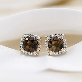 Bilde nummer 4 av Siena diamantøredobber i 585 gult gull 0,20 ct med røykkvarts