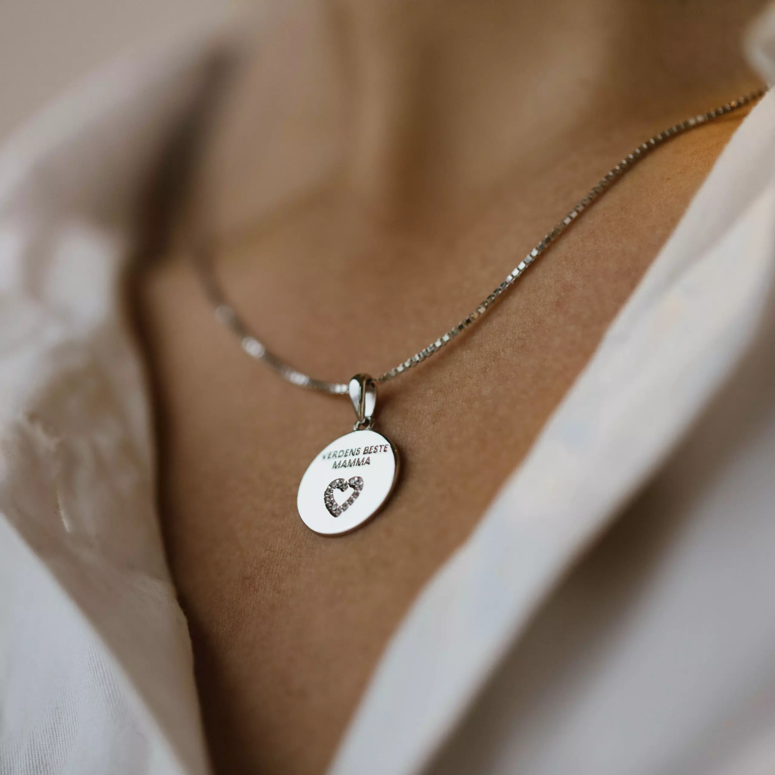 Bilde nummer 3 av Pan Jewelry, Smykke i 925 sølv med zirkonia teksten VERDENS BESTE MAMMA