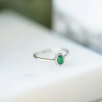 Bilde nummer 3 av Gold Collection, Ring i 585 hvitt gull med diamanter 0,04 ct og smaragd