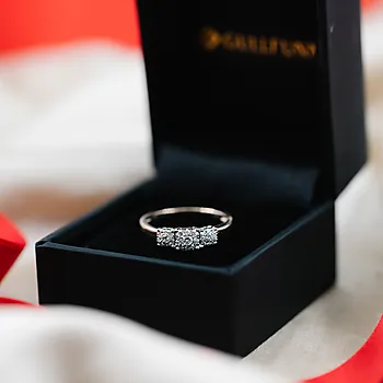 Bilde nummer 4 av Line diamantring i 375 hvitt gull 0,25 ct