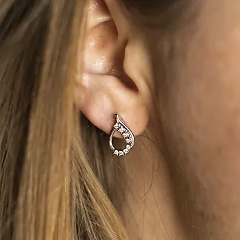 Bilde nummer 3 av Pan Jewelry, Øredobber i 585 hvitt gull med diamanter og dråpeform 0,15 ct