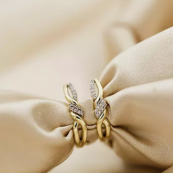 Bilde nummer 2 av Pan Jewelry, Øreringer i 585 gult gull med zirkonia og flettemønster