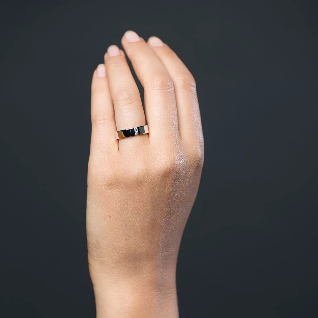Bilde nummer 3 av Giftering i 585 hvitt gull med diamanter 0,10 ct W/VS | 5 mm bredde