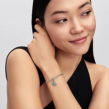 Bilde nummer 2 av Disney charms i 925 sølv med selvlysende Stitch