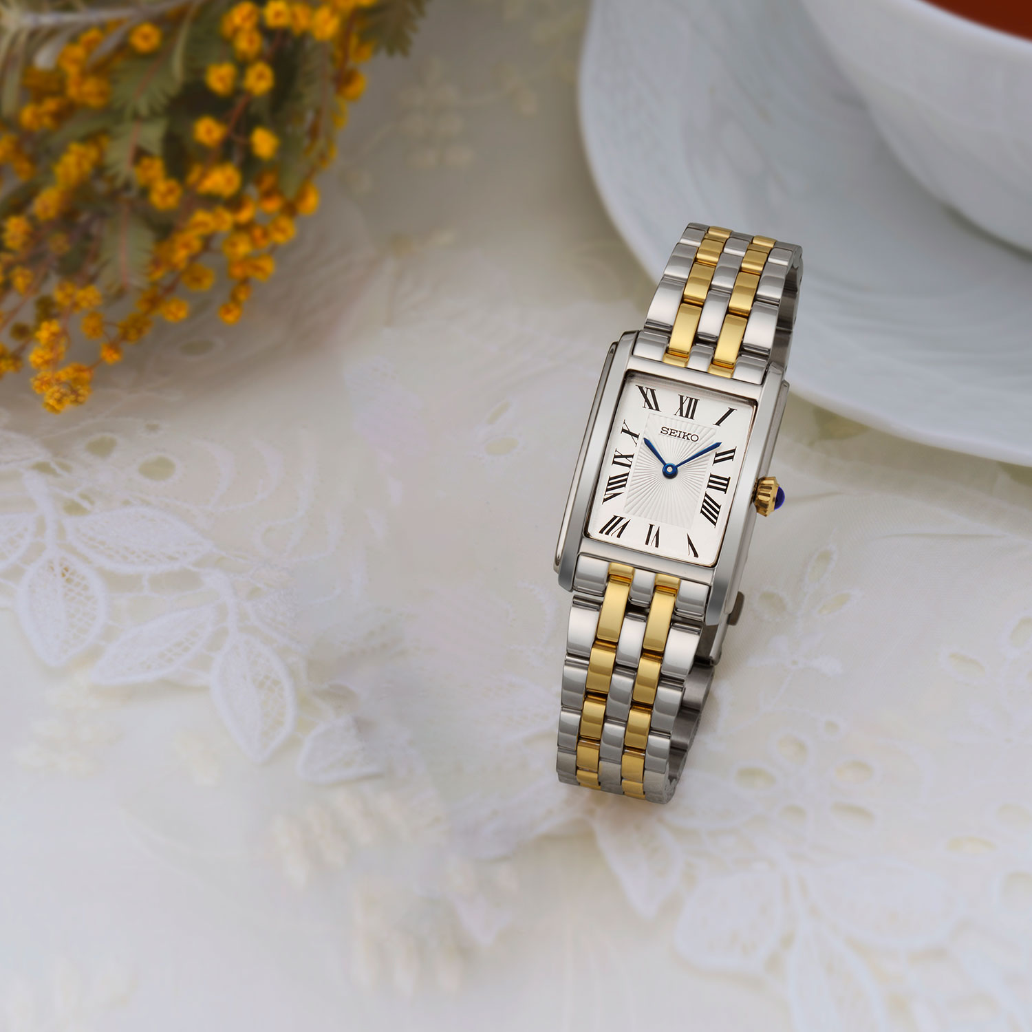 Bilde nummer 4 av Seiko, Basic dameklokke med tofarget stållenke