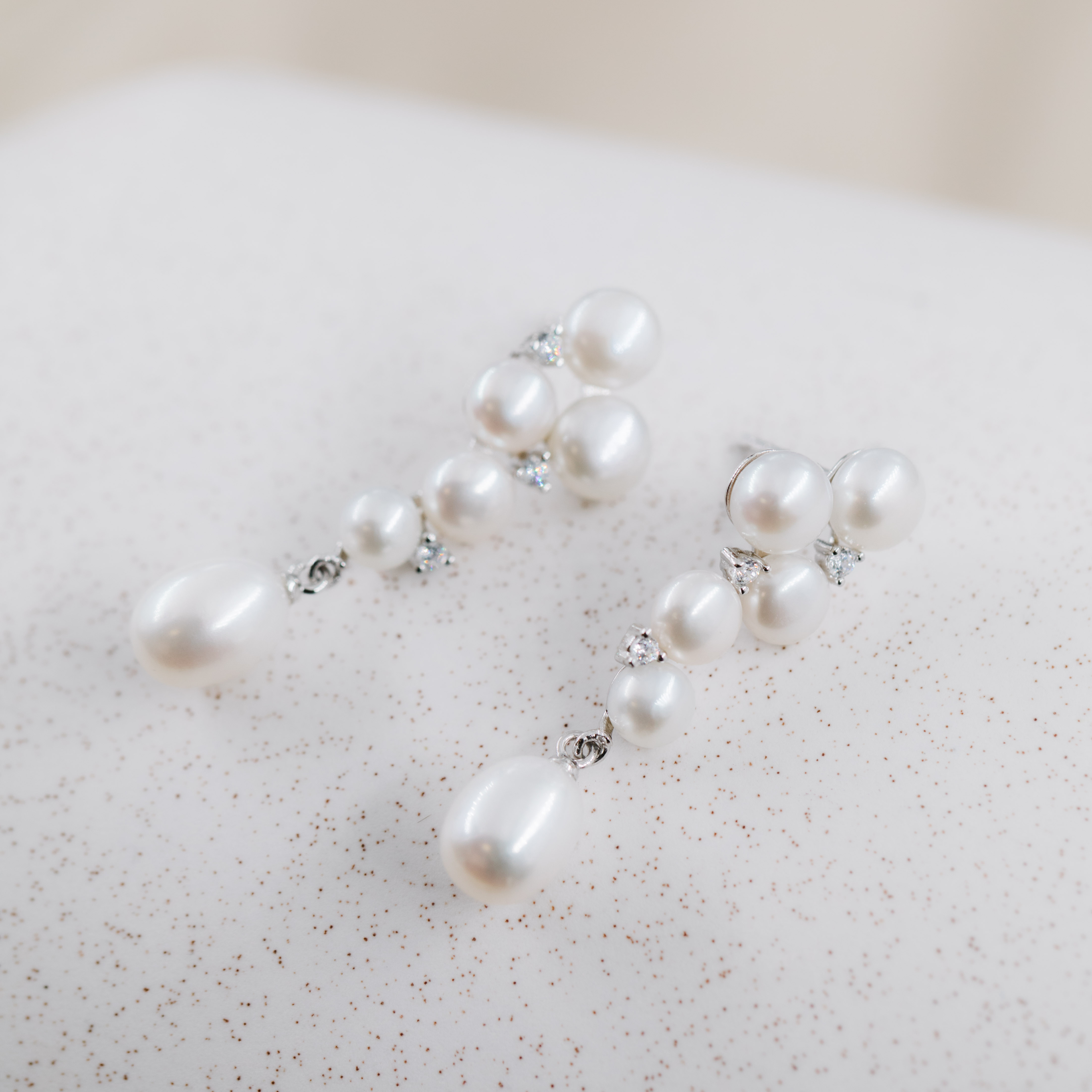 Bilde nummer 3 av Pan Jewelry, Øredobber i 925 sølv med syntetisk perle og zirkonia