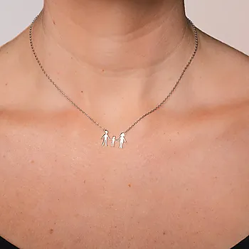 Bilde nummer 2 av Familiesmykke i 925 sølv med mor, far og sønn