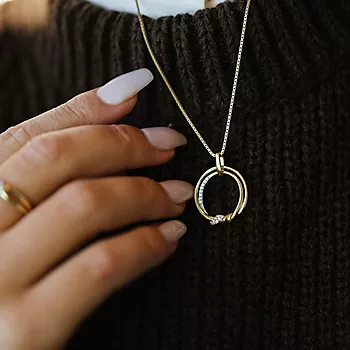 Bilde nummer 2 av Pan Jewelry, Anheng i 585 gult gull med zirkonia og sirkel med flettemønster