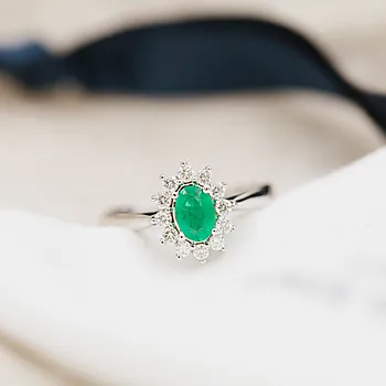 Bilde nummer 3 av Gold Collection, Ring i 585 hvitt gull med diamanter 0,24 ct og smaragd
