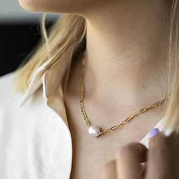 Bilde nummer 4 av Pan Jewelry, Smykke i 925 forgylt sølv med ferksvannsperle