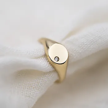 Bilde nummer 3 av Pan Jewelry, Signetring i 585 gult gull med zirkonia