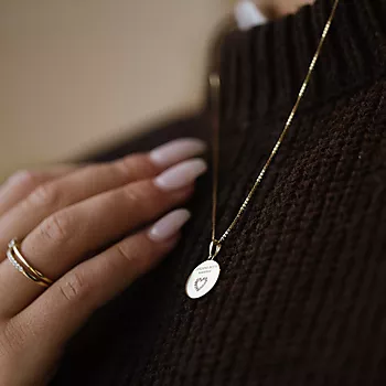 Bilde nummer 3 av Pan Jewelry, Smykke i forgylt 925 sølv med zirkonia og teksten VERDENS BESTE MAMMA