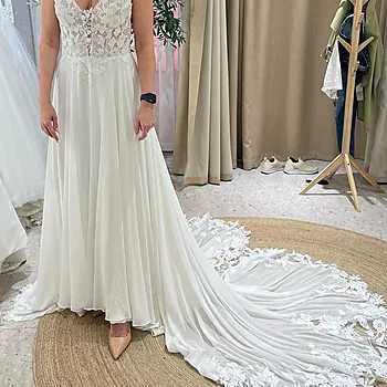 En gang til brudekjole, Lillian West