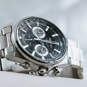 Bilde nummer 3 av Seiko, Basic herreklokke med stållenke og kronograf