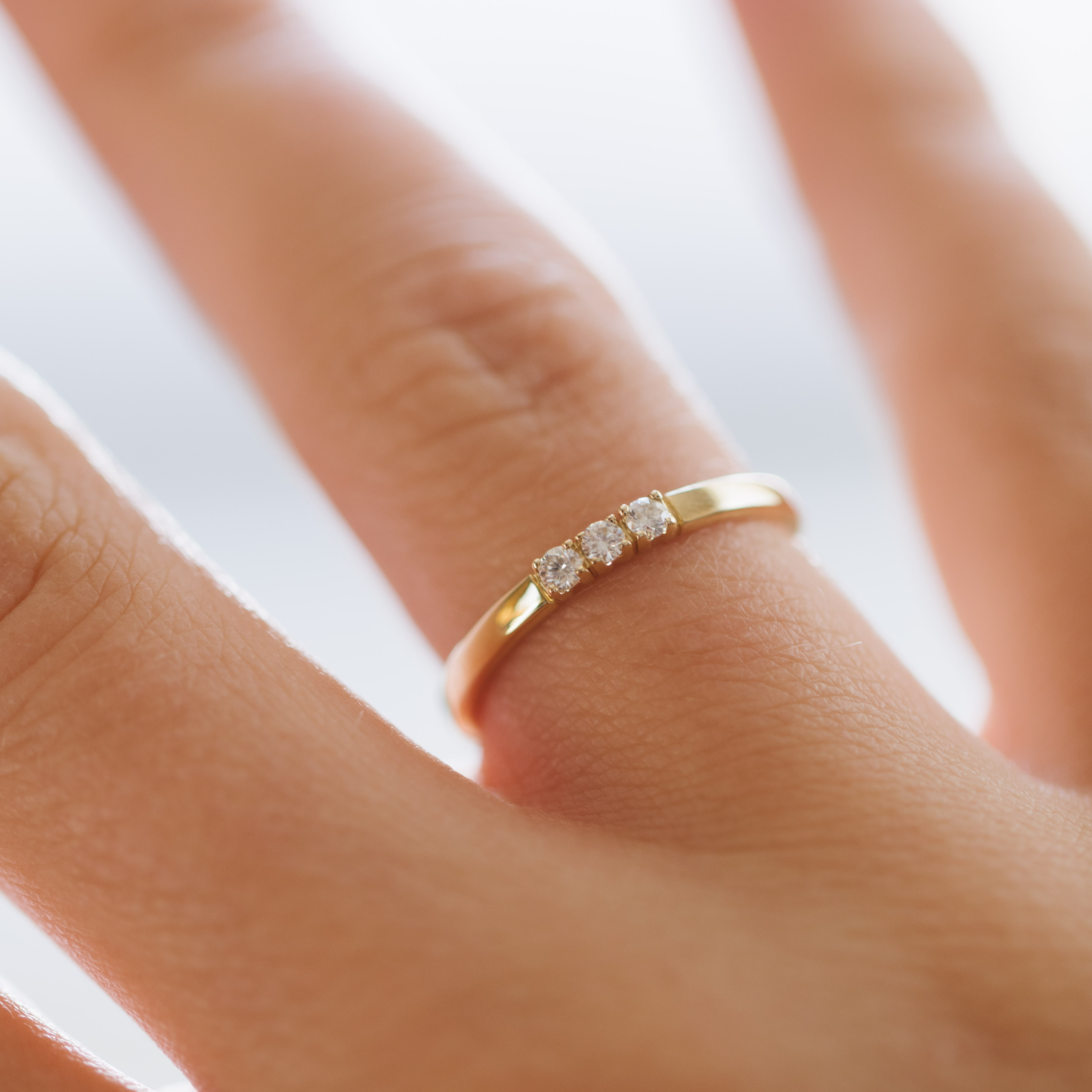 Bilde nummer 3 av Pan Jewelry, Angelica alliansering i 585 gult gull med diamanter 0,09 ct WSI