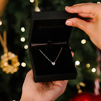 Bilde nummer 2 av Mille diamantsmykke i 375 gult gull 0,08 ct