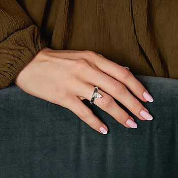 Bilde nummer 2 av Embrace ring i 925 sølv