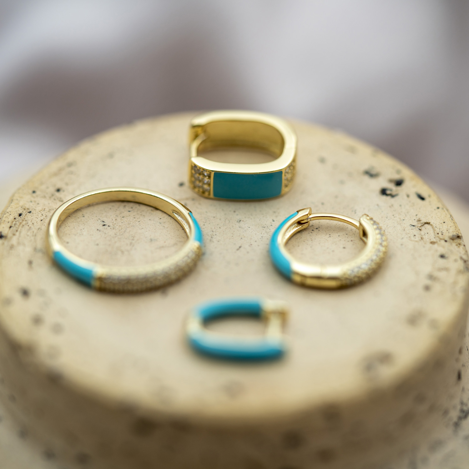Bilde nummer 3 av Pan Jewelry, Emanuella øreringer i 925 forgylt sølv med zirkonia