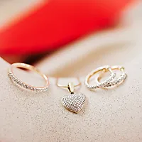 Bilde nummer 4 av Clara diamantøreringer i 375 gult gull 0,20 ct