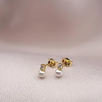 Bilde nummer 2 av Øredobber til barn i 925 forgylt sølv med perle