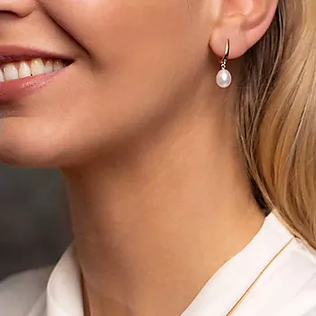Bilde nummer 2 av Pan Jewelry, Øredobber i 585 gult gull med ferskvannsperler