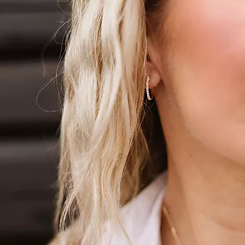 Bilde nummer 2 av Clara øreringer i 375 gult gull med diamanter 0,25 ct