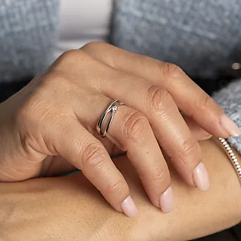 Bilde nummer 2 av Pan Jewelry, Ring i 925 rhodinert sølv med hvit zirkonia