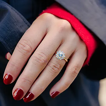 Bilde nummer 2 av Diamantring i 585 gult gull 0,07 ct med akvamarin