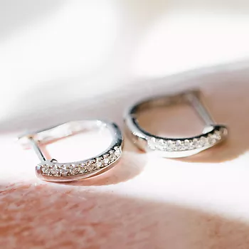 Bilde nummer 3 av Diamantøreringer i 585 hvitt gull 0,15 ct