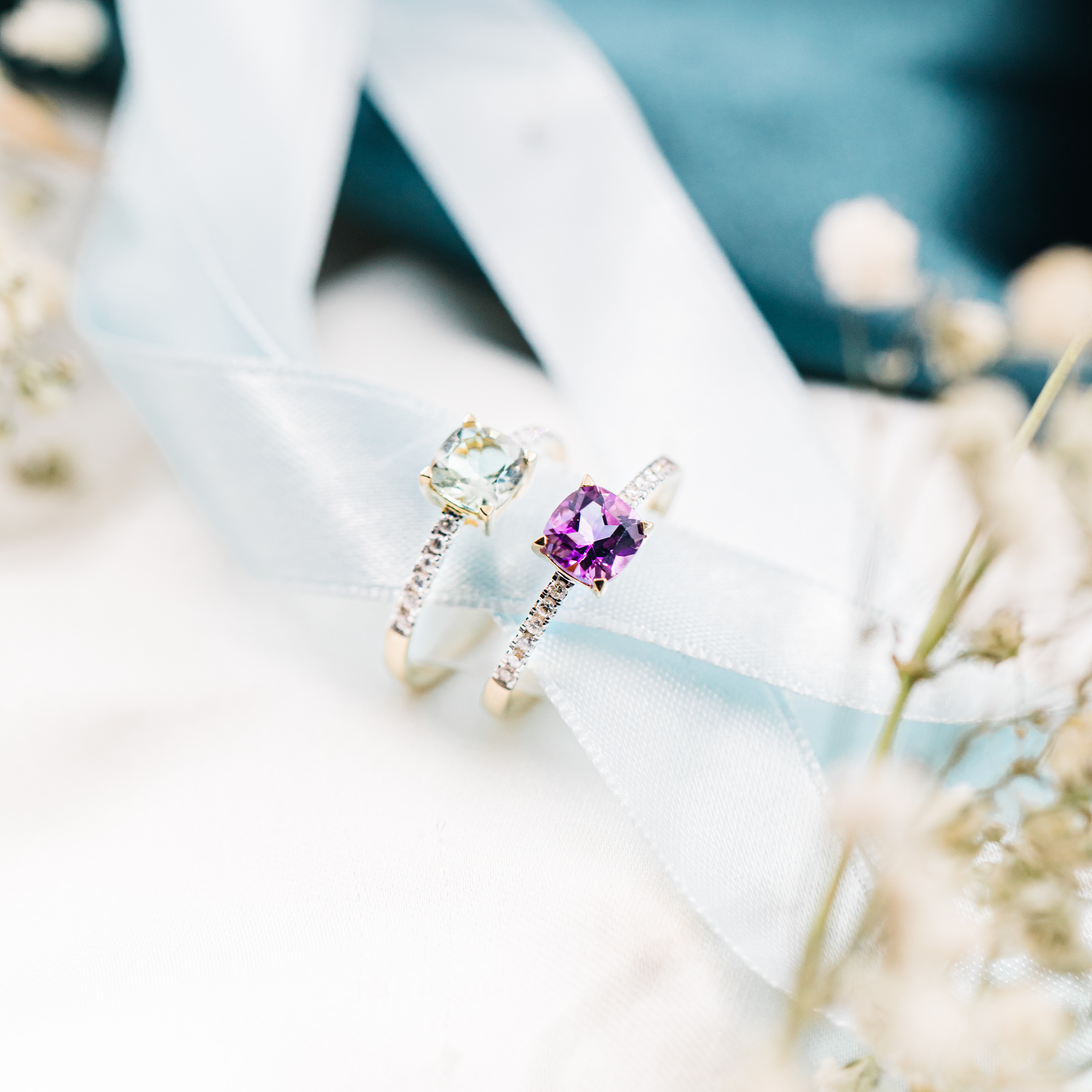Bilde nummer 4 av Aurora diamantring i 585 gult gull med diamanter 0,10 ct og grønn ametyst