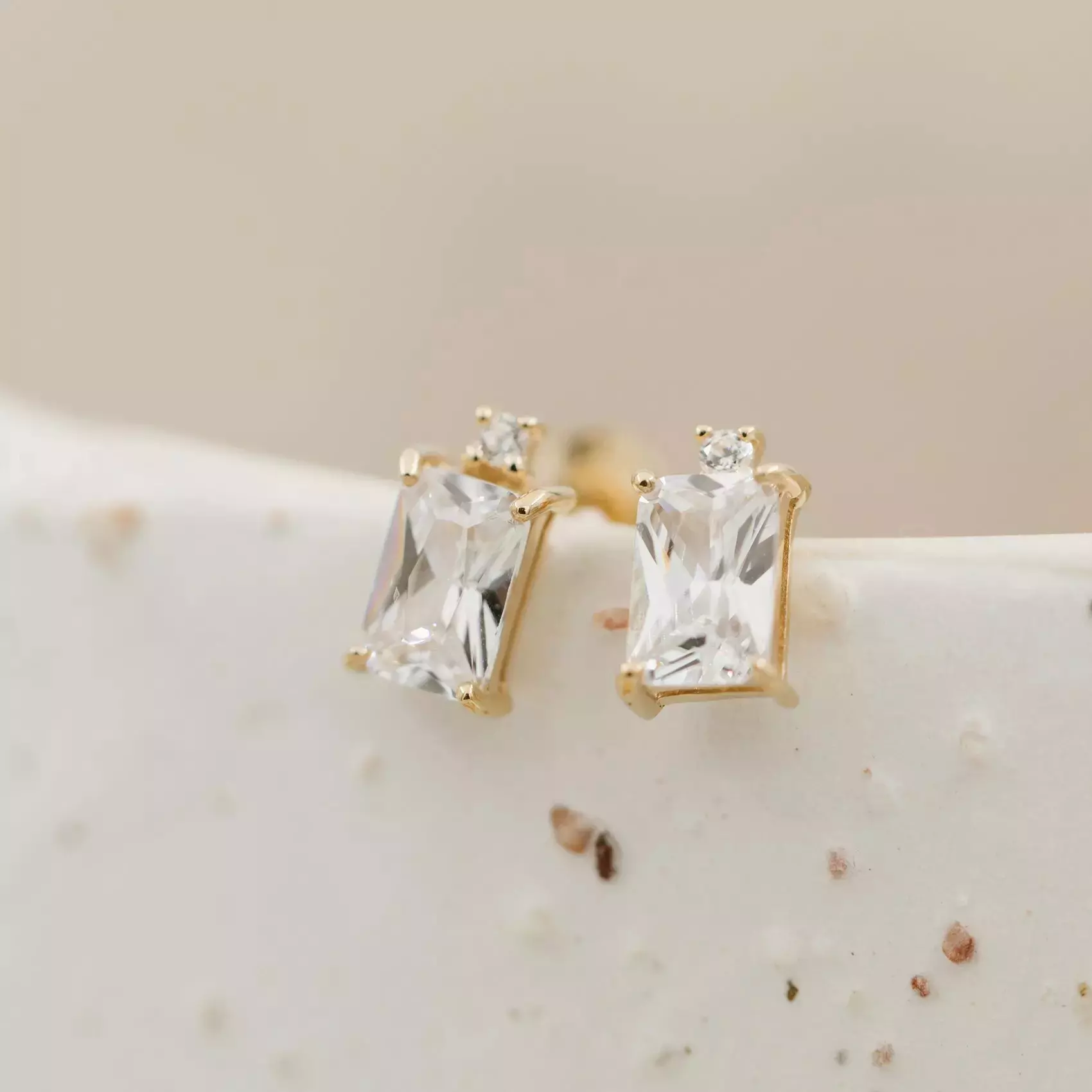 Bilde nummer 2 av Pan Jewelry, Øredobber i 585 gult gull med glass sten og zirkonia