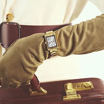 Bilde nummer 3 av Timeless dameklokke i gullfarget stål