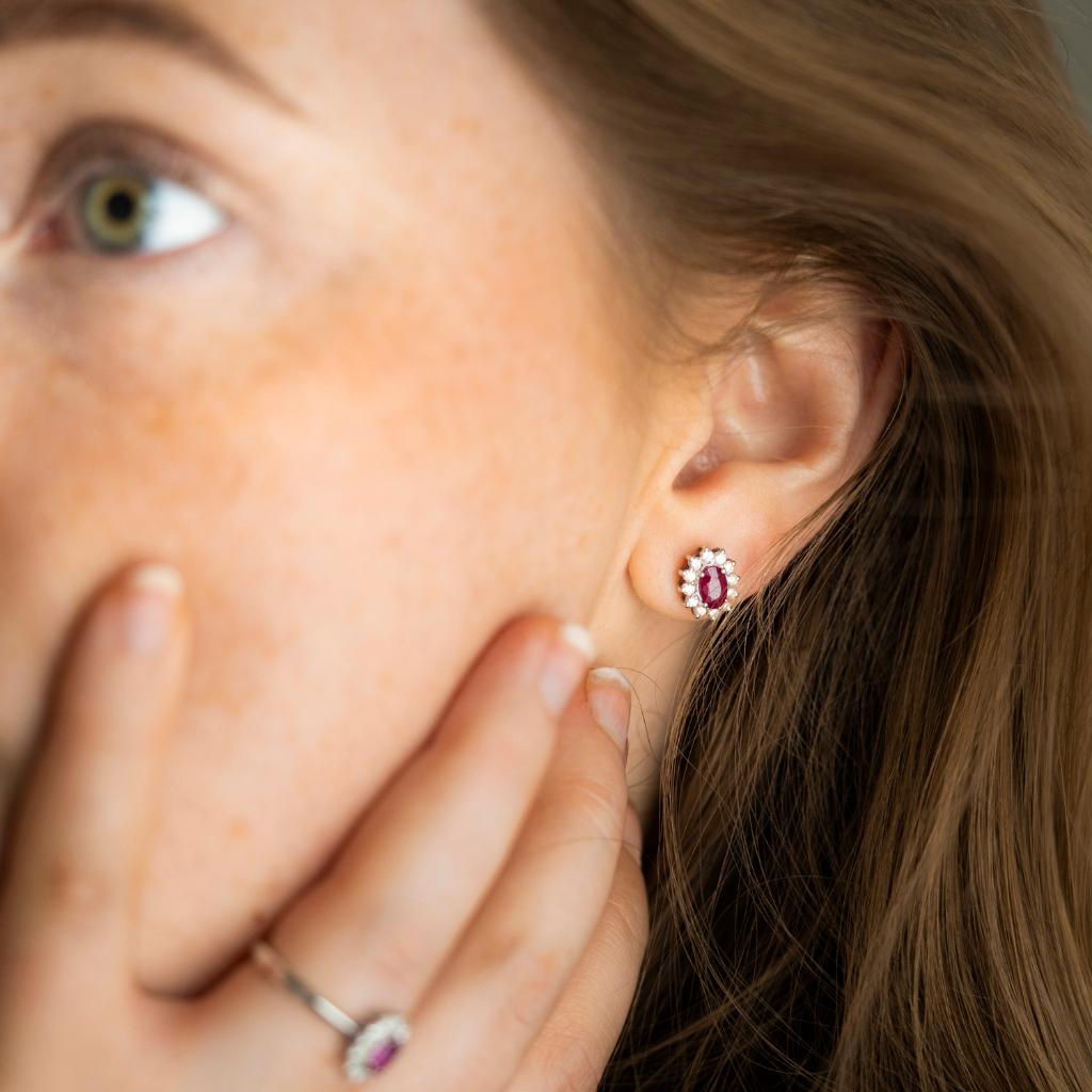 Bilde nummer 2 av Gold Collection, Øredobber i 585 hvitt gull med diamanter 0,48 ct og rubin