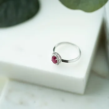 Bilde nummer 4 av Gold Collection, Ring i 585 hvitt gull med diamanter 0,14 ct og rubin
